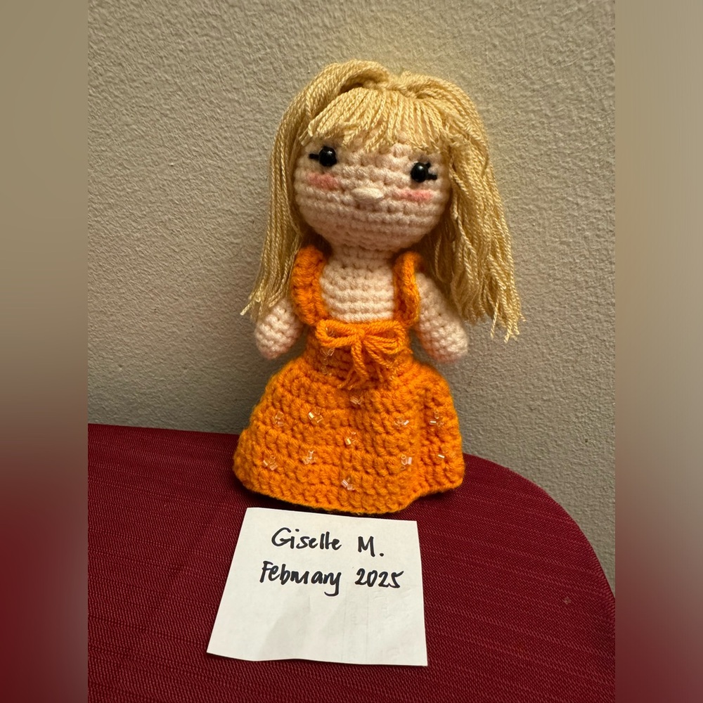 Taylor Swift amirigumi crochet doll